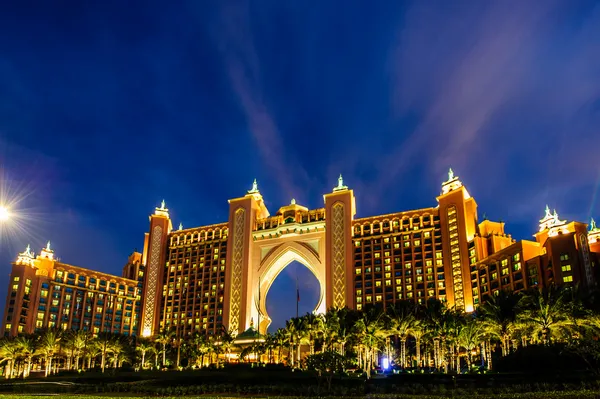 DUBAI, UAE - DECEMBER 03: Atlantis hotel on December 03, 2013 in Dubai, UAE. Atlantis the Palm is a luxury 5 star hotel built on an artificial island — Stock Photo, Image