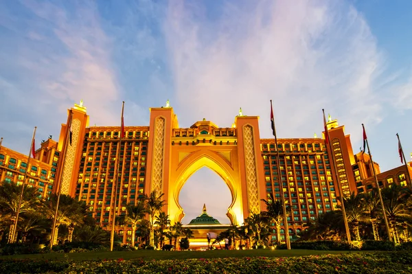 Рэшфорд, UAE - DECEMA 03: 00 3 декабря 2013 в Дубае, UAE. Palm - роскошный пятизвездочный отель, построенный на искусственном острове — стоковое фото