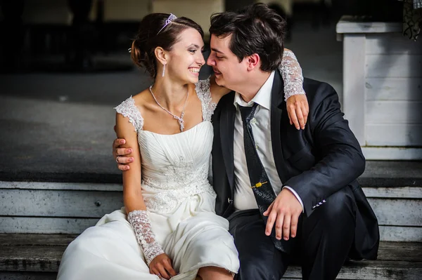 Retrato de casamento de yang recém-casados europeus — Fotografia de Stock