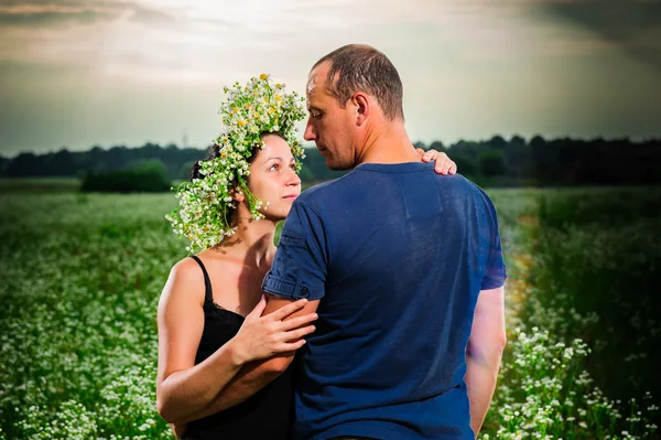 European couple posing outdoor in Summer time — Stock Photo, Image