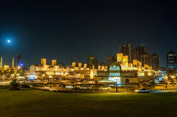 Wiev nocturno de Central Souq en Sharjah City, Emiratos Árabes Unidos —  Fotos de Stock