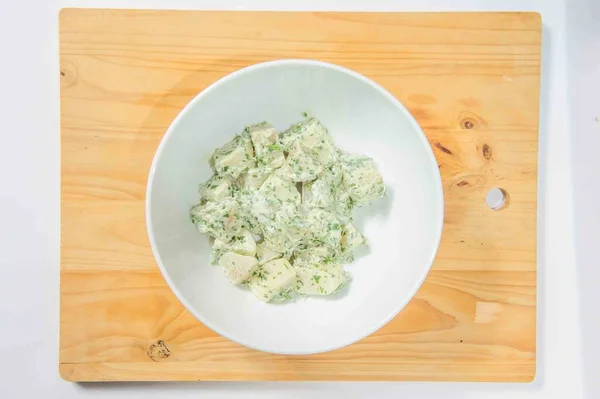 Aardappelsalade Met Verse Dille Groene Een Rustieke Houten Tafel — Stockfoto