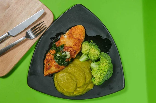 Gegrilde Kippenborst Met Broccoli — Stockfoto