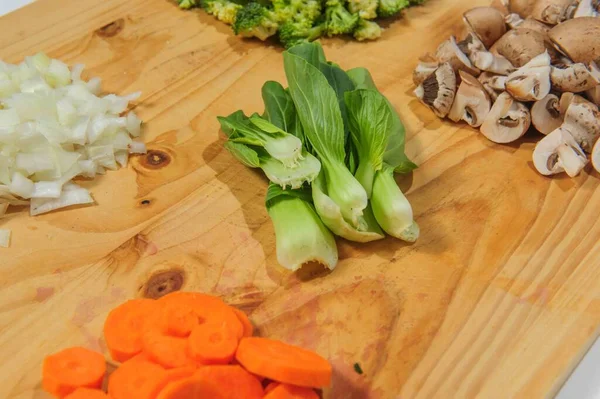크리에이 집에서 신선한 야채와 샐러드 평면도 — 스톡 사진