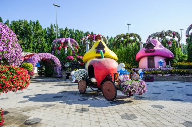 DUBAI, BAE - 28 Mart, Dubai Mucize Bahçesi, 16 Şubat 2022. 45 milyondan fazla çiçek var..