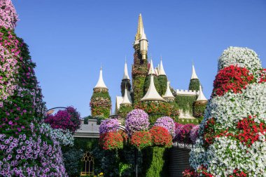 DUBAI, BAE - 28 Mart, Dubai Mucize Bahçesi, 16 Şubat 2022. 45 milyondan fazla çiçek var..