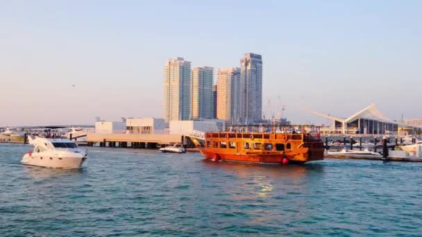 Dubai Uae Fabryary 2022 Jbr Beacg Luxury Boats Buildings Resorts — Stock Video