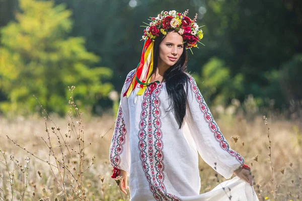 Außenporträt Der Schönen Schwangeren Ukrainerin — Stockfoto