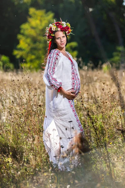 Εξωτερική Πορτρέτο Της Όμορφης Εγκύου Ουκρανή Γυναίκα — Φωτογραφία Αρχείου