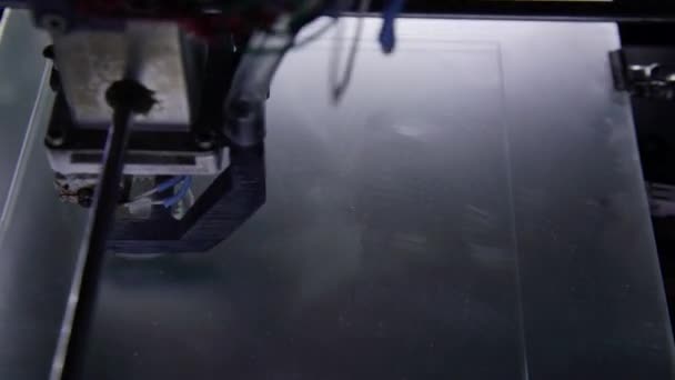 Mesin Pencetak Tiga Dimensi Pencetak Selama Bekerja — Stok Video