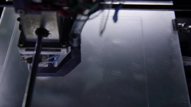 三次元印刷機 仕事中の3Dプリンター — ストック動画