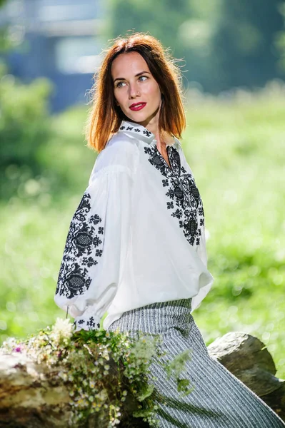 Beautiful Ukrainian Yang Woman Dressed Traditional Modern Ethnic Dress — Stock Photo, Image