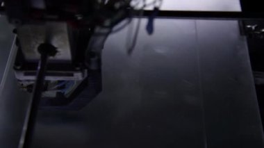 Bir nesne yazdırılırken 3B yazıcı.