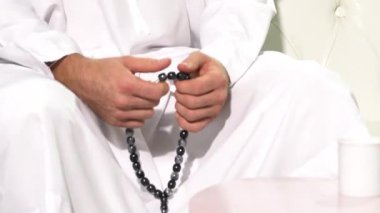Arap yakışıklı stüdyo resimleri. Emirati adamı..
