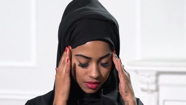 Beautiful Middle Eastern Woman Wearing Abaya Head Ache — Stock Video