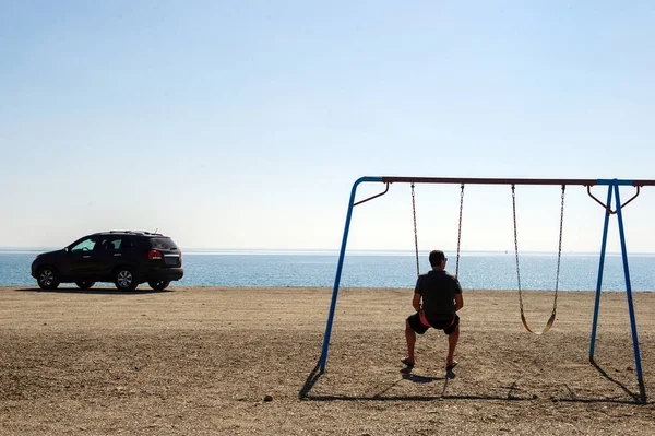 Lonely Man Stands Car Parked Blue Sea — Stock Photo, Image