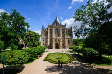 Kutna Hora, Çek Cumhuriyeti - Mayıs 11919: All Saints Kilisesi 'nde çukur ve kemik yapısı