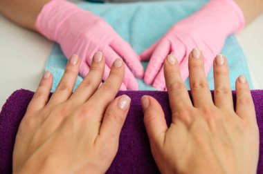 İki kişi konfor için elele