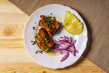 Barbekü domuz pirzolası.