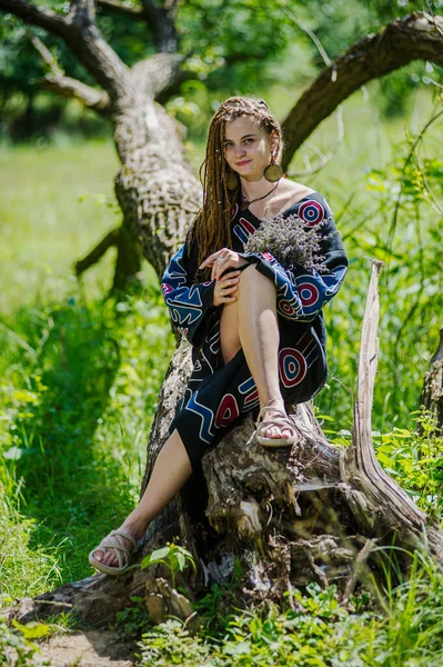 Beautiful Girl Dreadlocks Dressed Hippie Style Poses Outdoors — Stock Photo, Image