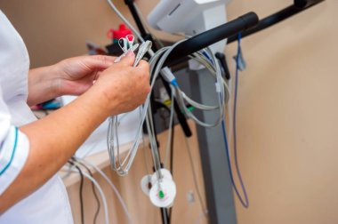 Elektrokardiyogram, EKG hazır. Kardiyoloji Kliniği Kalp atış hızı ve nabız testi.