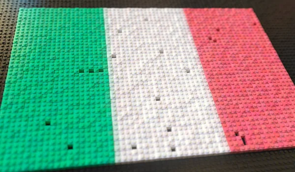 Bandiera d'Italia realizzata con blocchi di plastica, rendering concettuale 3d — Foto Stock