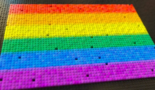 Bandera arco iris LGBTQ hecha con bloques de juguete de plástico, representación conceptual 3d —  Fotos de Stock
