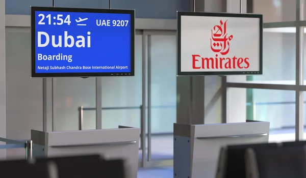 Рейс авиакомпании EMIRATES AIRLINE из Нетаджи субхаш Чандра из международного аэропорта в Дубай. Редакционный 3D рендеринг — стоковое фото