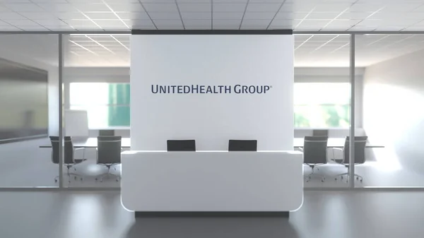 A Unitedhealth Group logója a modern irodai falon, szerkesztői koncepció 3d renderelés — Stock Fotó