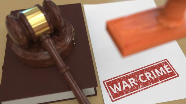 Gavel dan cap WAR CRIME merah di atas kertas. Perenderan 3d yang terkait pengadilan — Stok Foto