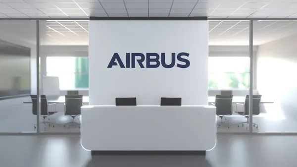 Логотип AIRBUS на стене в современном офисе, редакционная 3D рендеринг — стоковое фото
