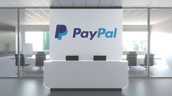 Логотип PAYPAL на стене в современном офисе, редакционная концептуальная 3D рендеринг — стоковое фото