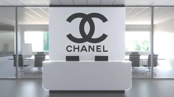 Chanel logo boven receptie in het moderne kantoor, redactionele conceptuele 3d weergave — Stockfoto