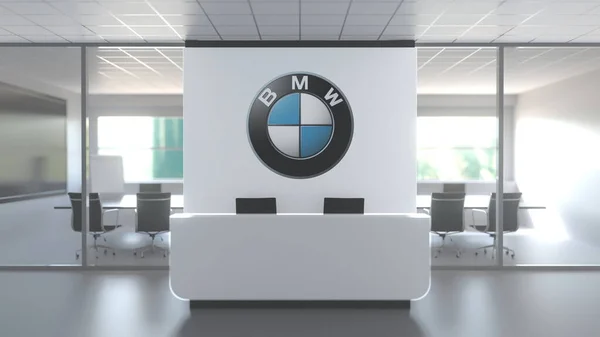 Logo de BMW sur un mur dans le bureau moderne, rendu 3D conceptuel éditorial — Photo
