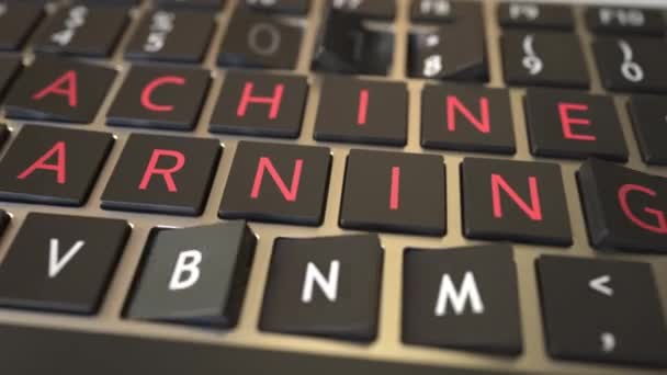 MACHINE LEARNING texte révélé avec des touches de basculement du clavier de l'ordinateur. Animation 3D conceptuelle liée à la technologie moderne — Video