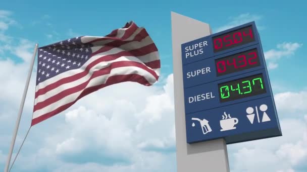 Benzinkút tábla emelkedő üzemanyagárakkal és nemzeti zászlóval az USA-ban, koncepcionális 3D animáció — Stock videók