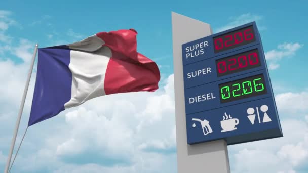 Fransa bayrağı ve benzin istasyonu panosu yükselen benzin fiyatlarıyla birlikte. Kavramsal 3B canlandırma — Stok video