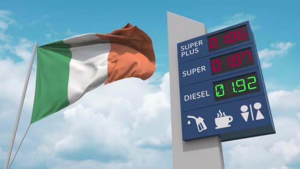 Steagul Irlandei și al benzinăriei semnează bordul cu creșterea prețurilor la combustibil. Animație 3D conceptuală — Videoclip de stoc