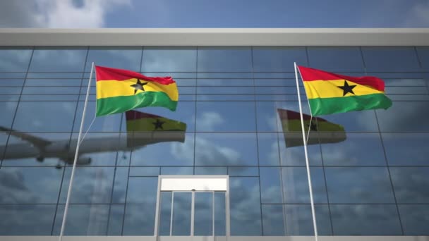 Avião de aterragem e bandeiras de Gana no terminal do aeroporto — Vídeo de Stock