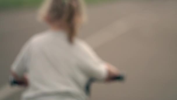Cycles Enfants Flous Long Chemin — Video