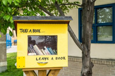 12 Haziran 2019 - Calgary Canada - Alberta Kitaplı Küçük Kütüphane Kutusu