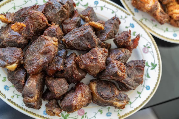 Plate of deep fried beef grilled ready to eat — Foto Stock