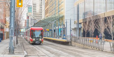 16 Ocak 2022 - Calgary Alberta Kanada - Calgary Transit LRT treni
