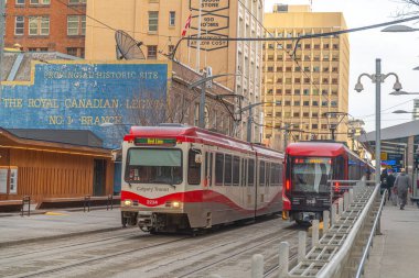 16 Ocak 2022 - Calgary Alberta Kanada - Calgary Transit LRT treni
