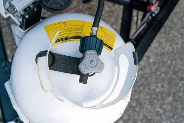 Karavana giden boruyla Gaz Silindiri Pişiriliyor