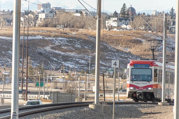 16 janvier 2022 - Calgary Alberta Canada - Calgary Transit Train TLR sur rails — Photo
