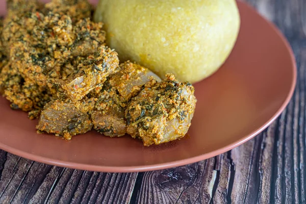 Nigeriano Egusi Zuppa di melone con garri eba a pranzo — Foto Stock