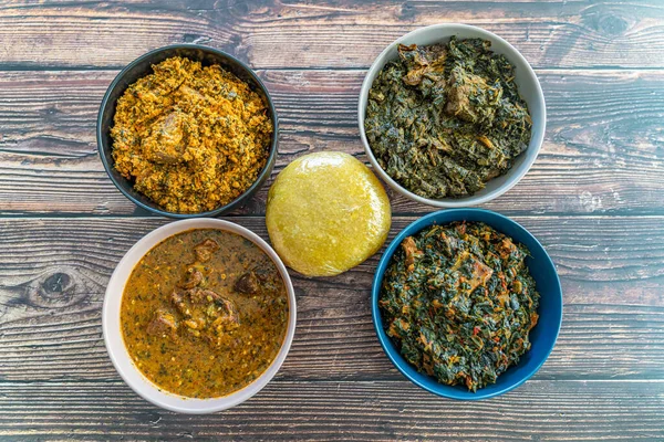 Egusi Ogbonno, Sebze ve Afang çorbası, patatesli patates ve Eba Garri.