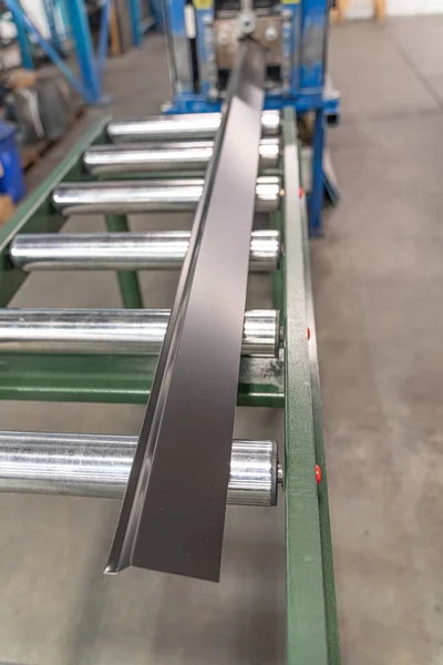 Parpadeo de metal personalizado fabricado en la fábrica de techos de metal — Foto de Stock