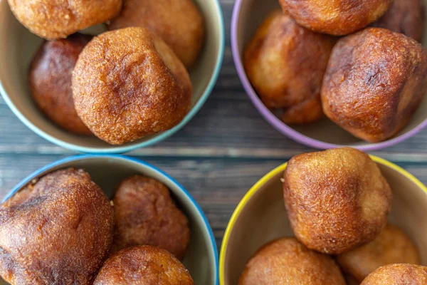 Saboroso Puff Nigeriano Servido em uma festa pronta para comer — Fotografia de Stock